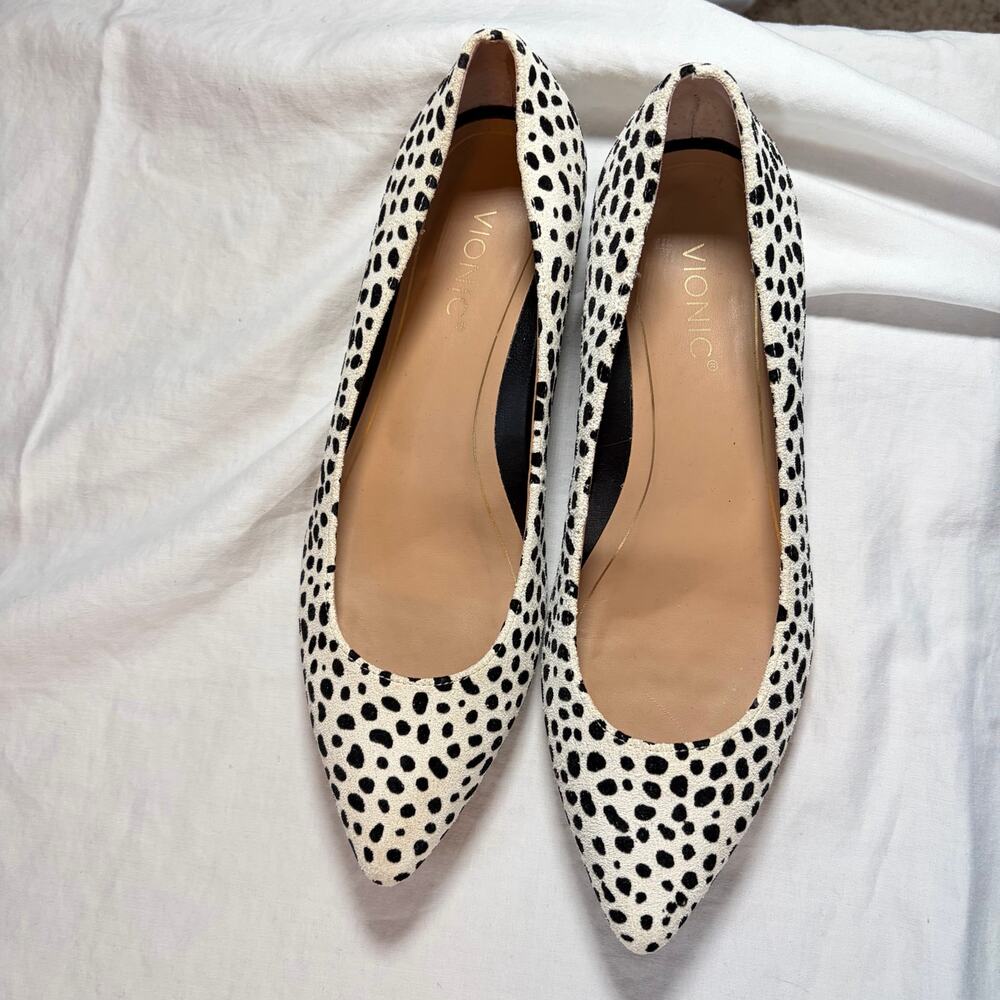 Vionic Womens Lena Spot cream black leopard print pointed toe flats. Size 6. - Picture 2 of 7